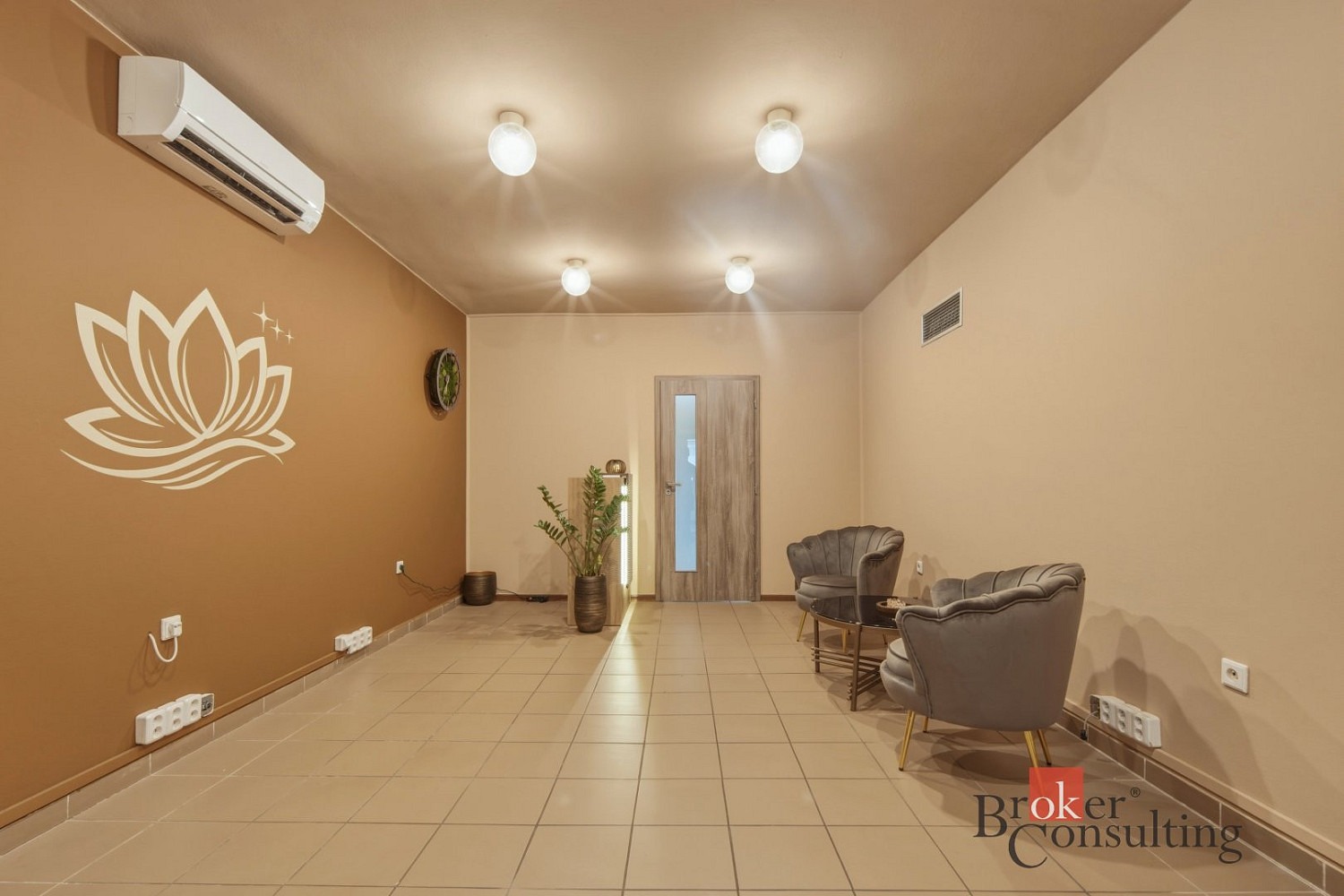 Pronájem obchodních prostor 37 m² – fotografie 3