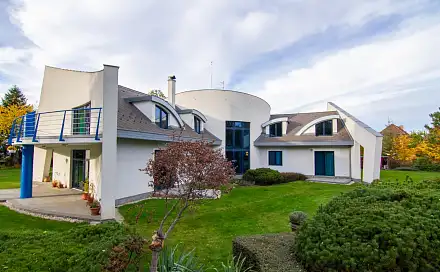 Prodej domu 807 m² s pozemkem 5 219 m²