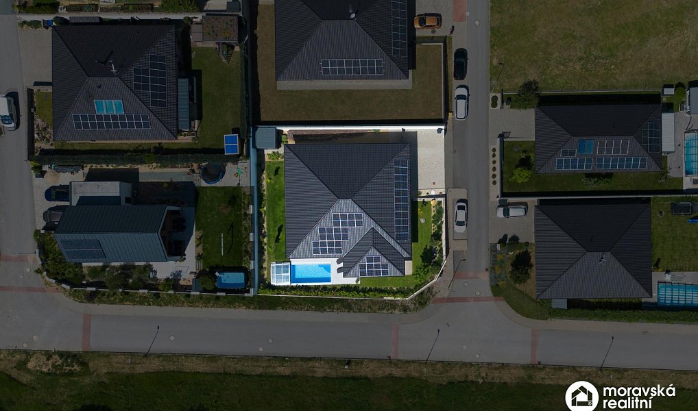 Prodej domu 199 m² s pozemkem 700 m², Hajany – náhled fotky 31