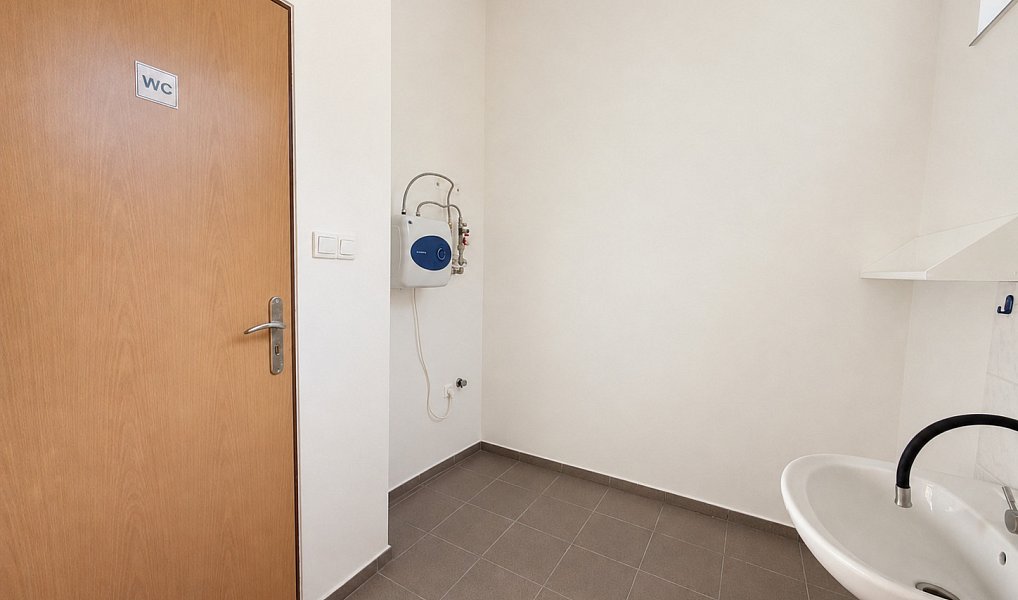 Pronájem obchodních prostor 42 m², Hodonín – náhled fotky 4