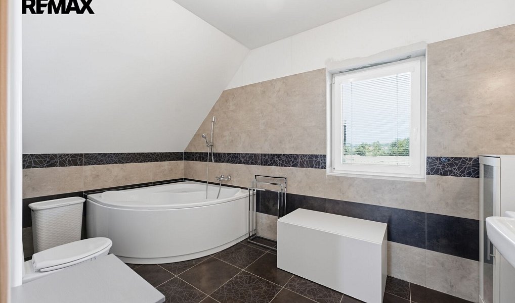 Prodej domu 107 m² s pozemkem 1 233 m², Sezemice – náhled fotky 19