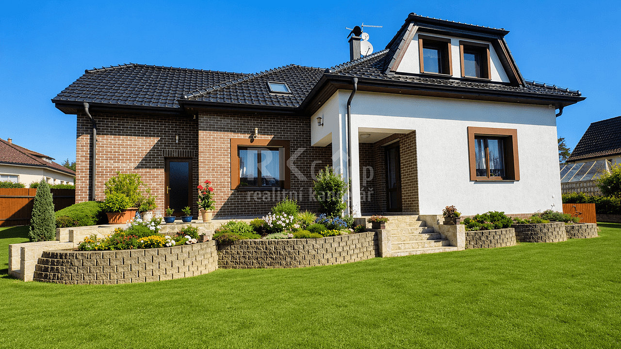 Prodej domu 213 m² s pozemkem 682 m² – fotografie 2