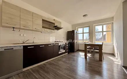 Pronájem bytu 3+1 107 m², náměstí Míru, Vracov, okres Hodonín