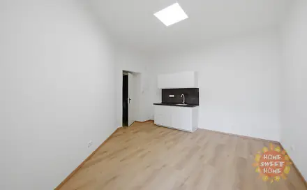 Pronájem kanceláře 17 m², Janáčkovo nábřeží, Praha 5 - Smíchov
