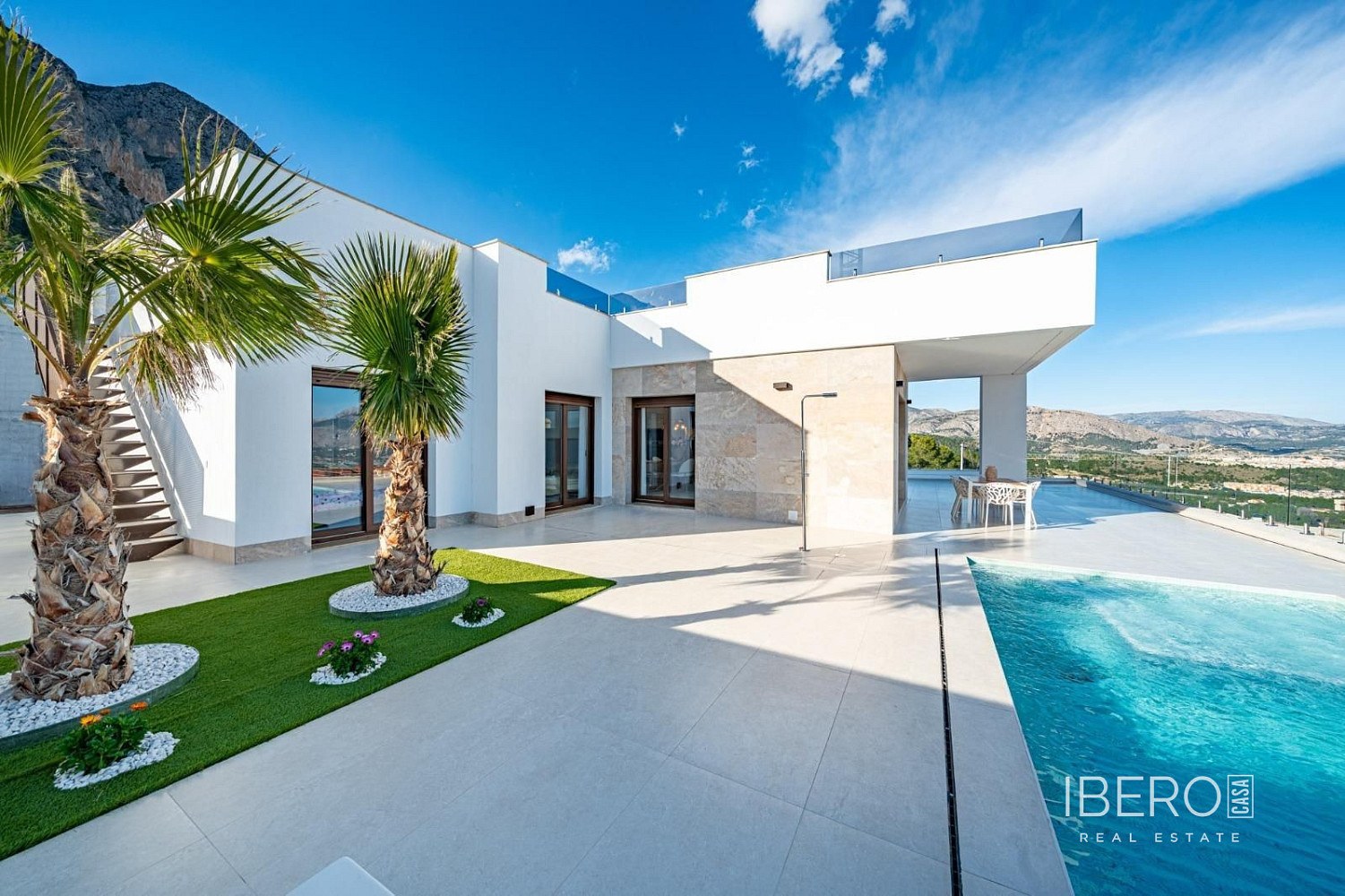 Prodej domu 136 m² s pozemkem 351 m² — photo 2