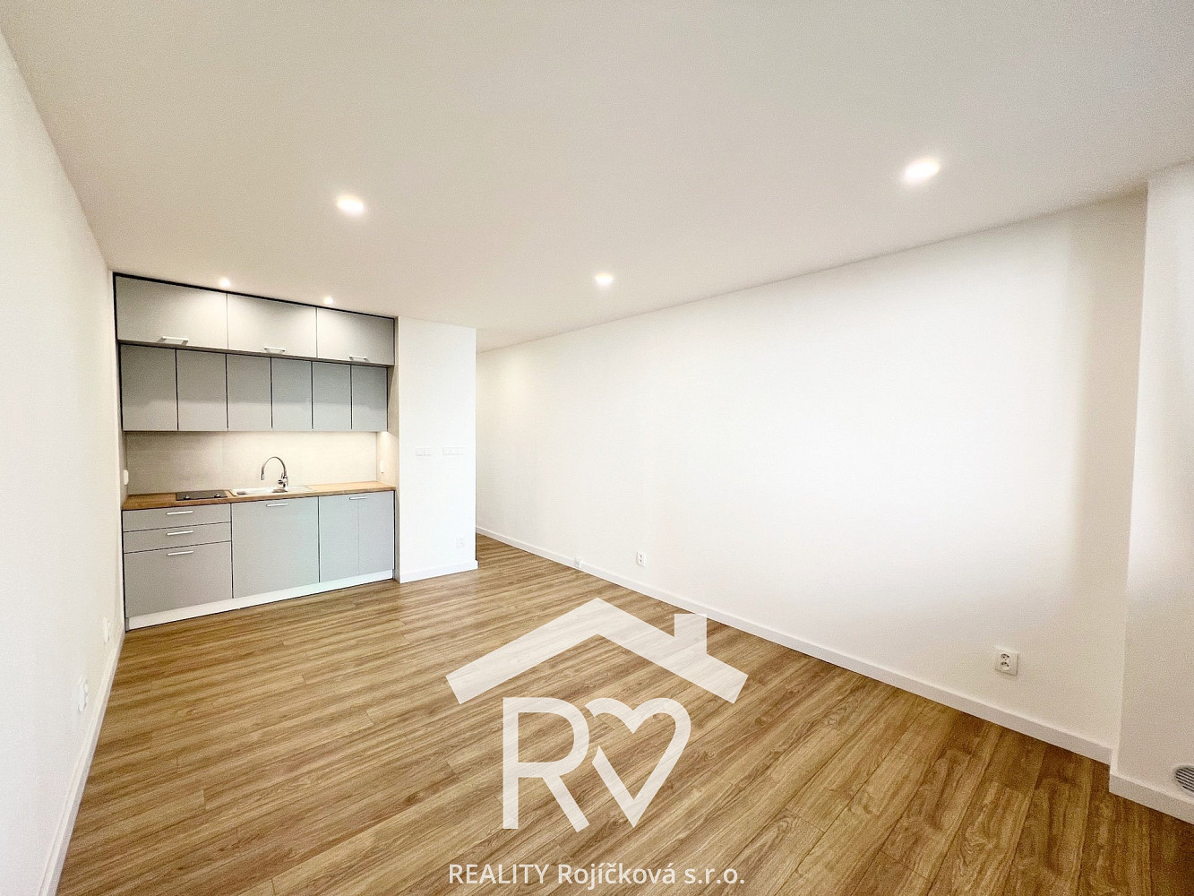 Pronájem bytu 1+kk 29 m² – fotografie 5