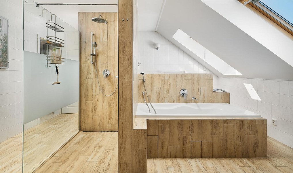 Prodej domu 320 m² s pozemkem 648 m², Jesenice – náhled fotky 14