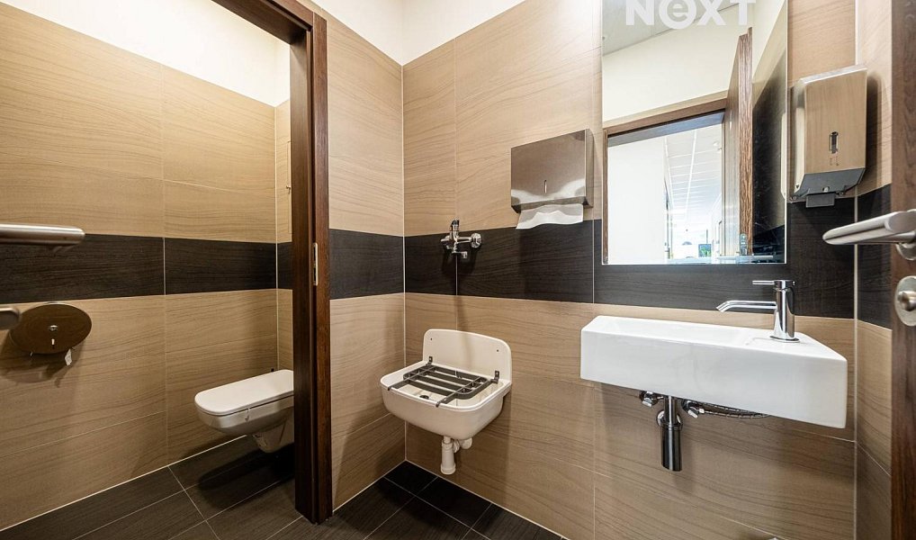 Prodej kanceláře 200 m², Pardubice – náhled fotky 25