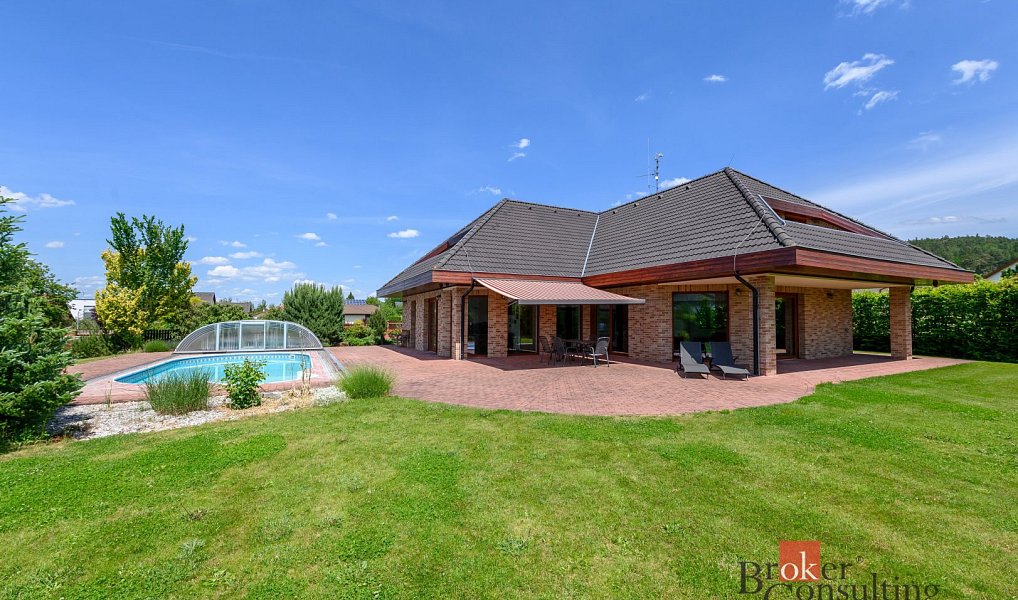 Prodej domu 372 m² s pozemkem 2 751 m², Štěnovice – fotka 1 z 47