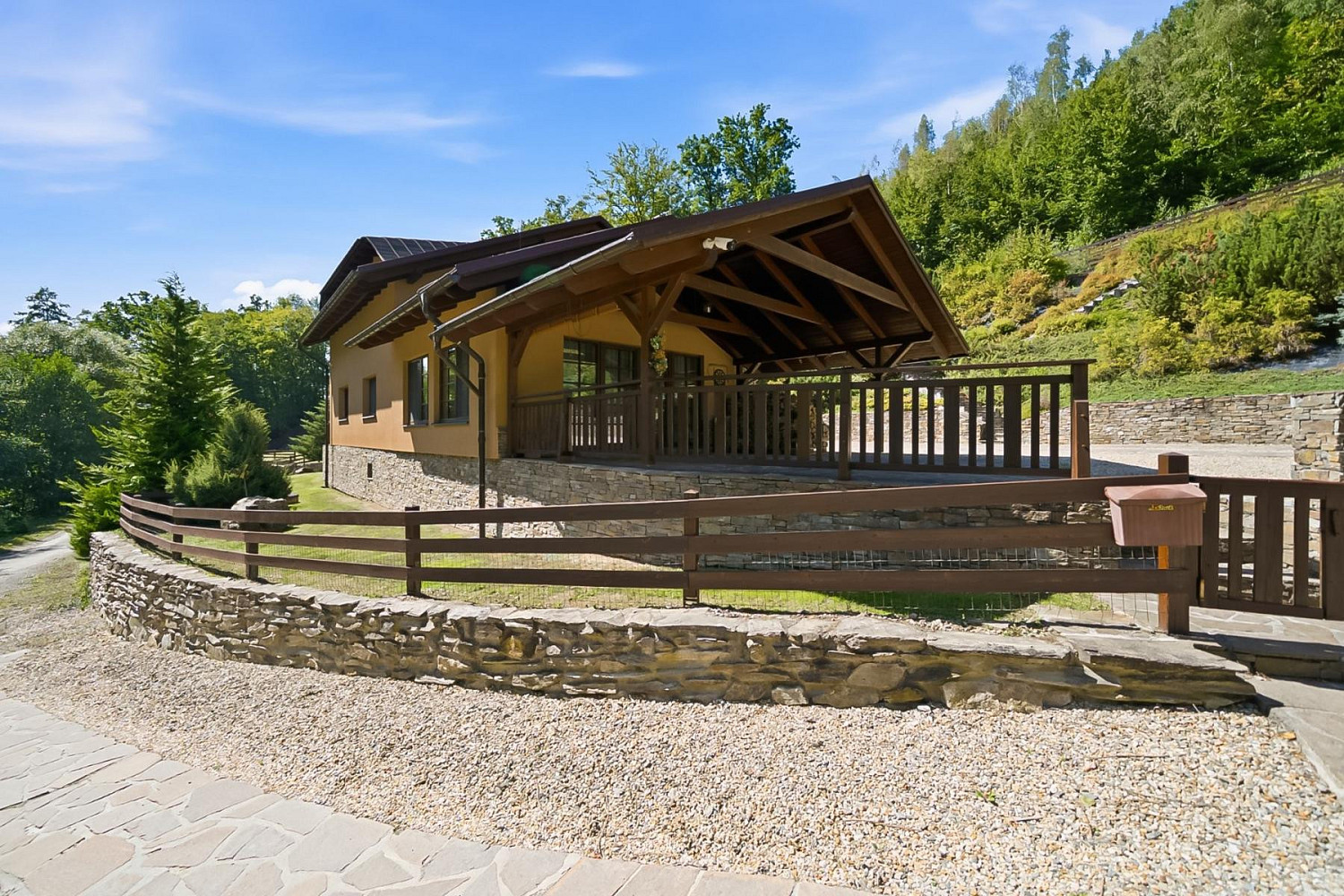 Prodej komerčního objektu (jiného typu) 247 m²