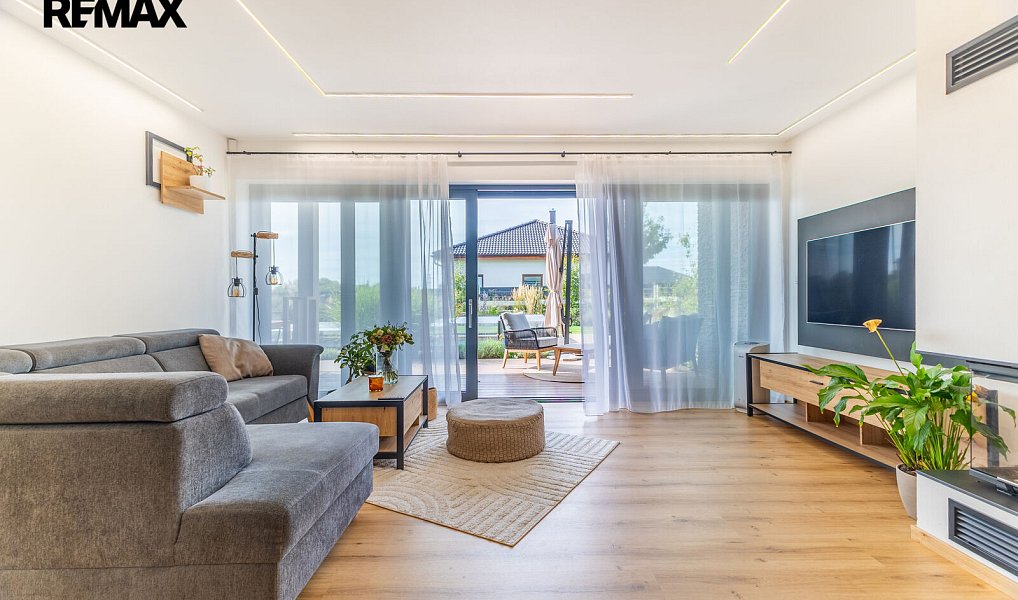 Prodej domu 180 m² s pozemkem 918 m², Černuc – náhled fotky 3
