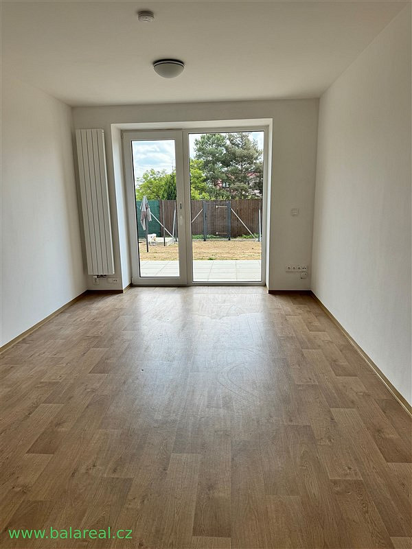Pronájem bytu 1+kk 30 m² — photo 2