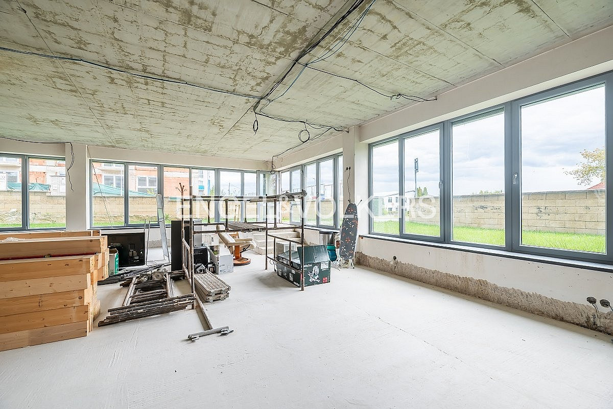 Pronájem kanceláře 254 m² – fotografie 3