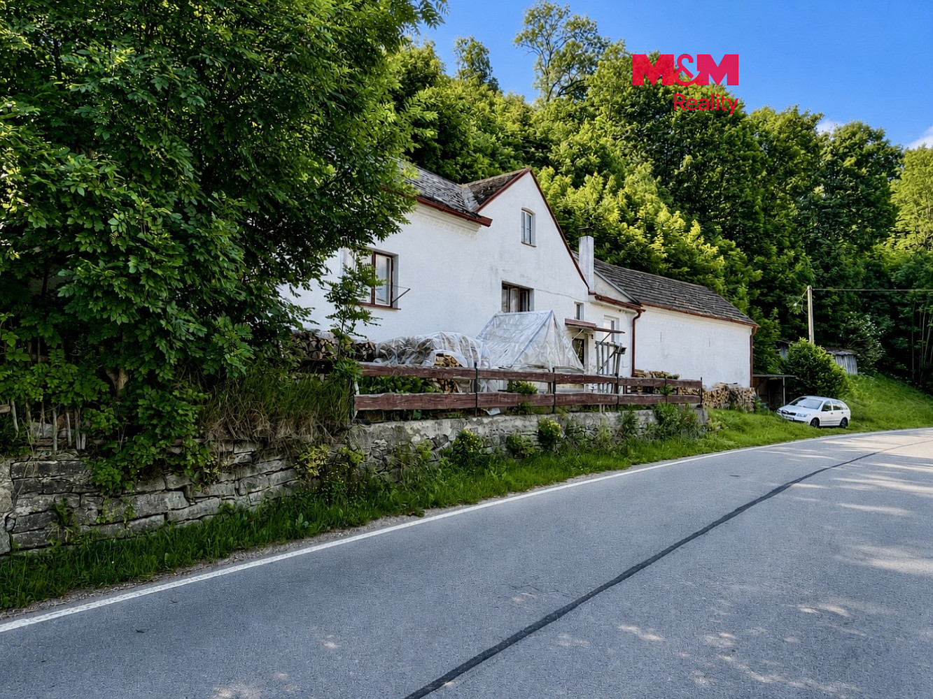 Prodej domu 330 m² s pozemkem 1 628 m²