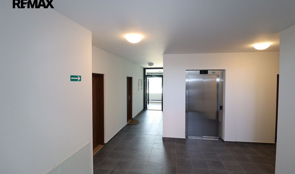 Pronájem bytu 1+kk 30 m², Praha – náhled fotky 9