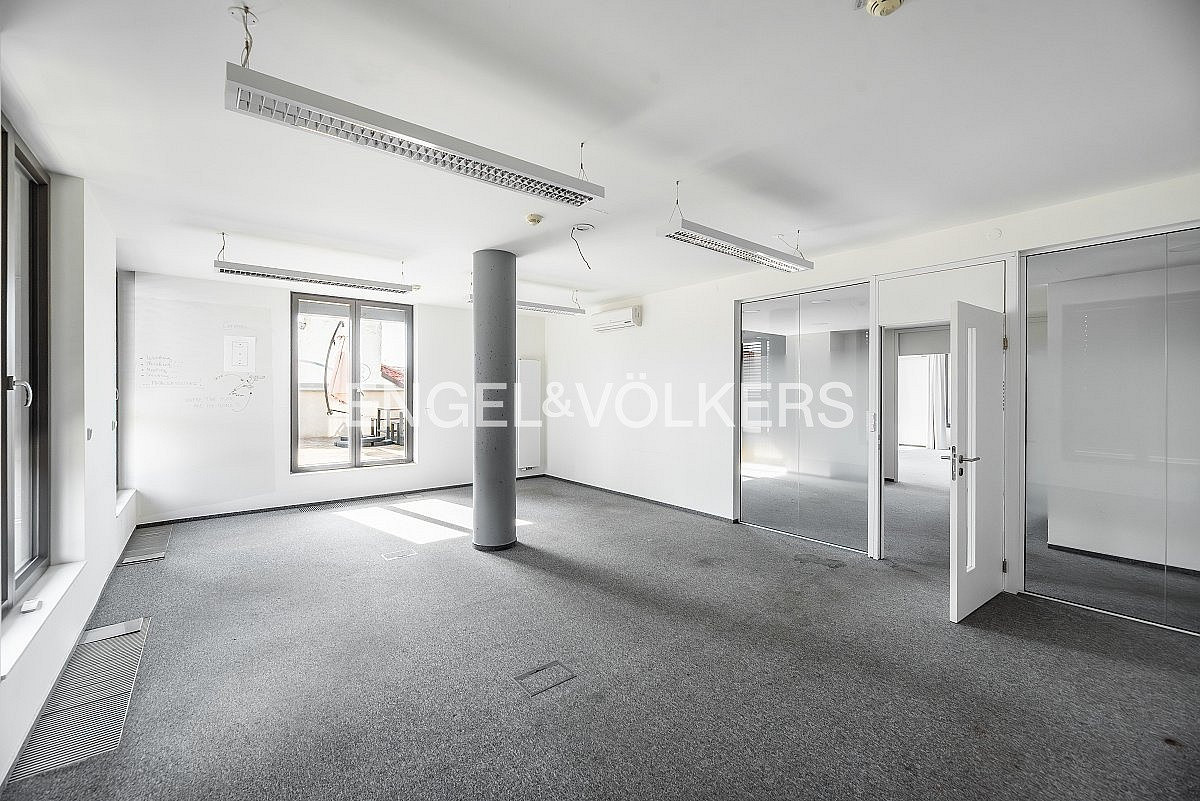 Pronájem kanceláře 417 m² – fotografie 3