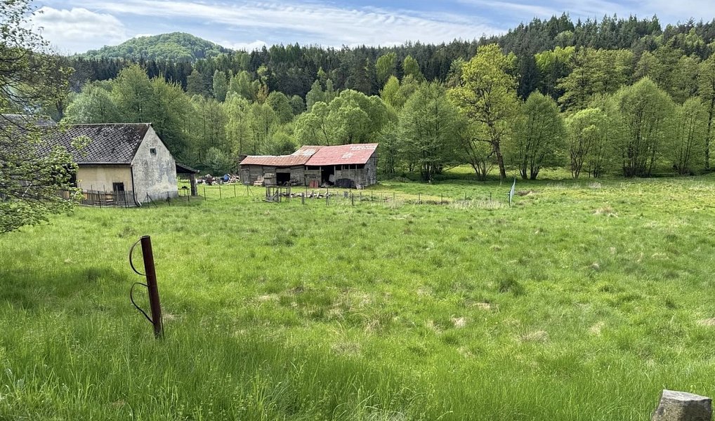 Prodej stavebního pozemku 1 186 m², Prysk – náhled fotky 4