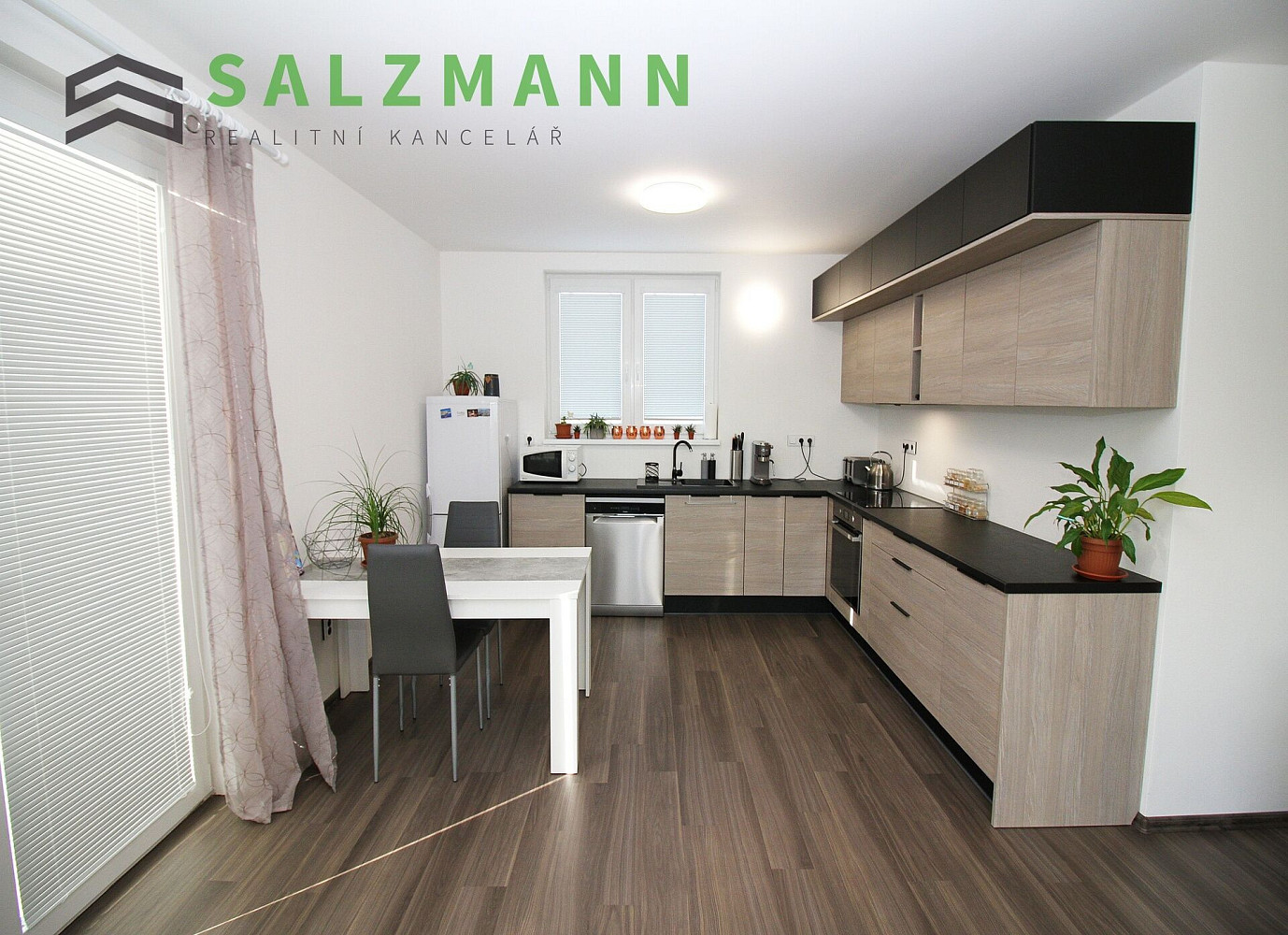 Pronájem bytu 4+kk 82 m² – fotografie 3