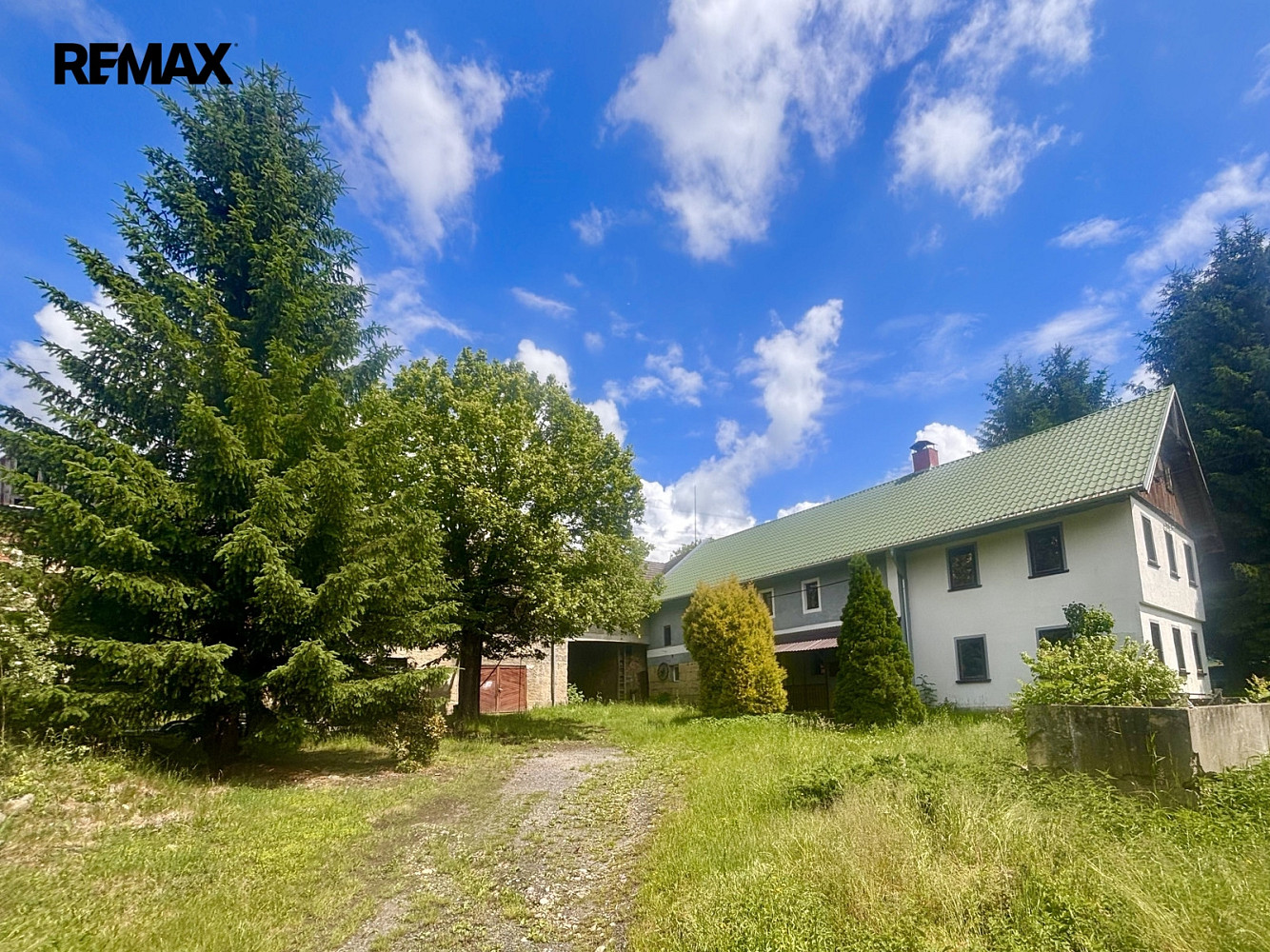 Prodej domu 260 m² s pozemkem 1 211 m²