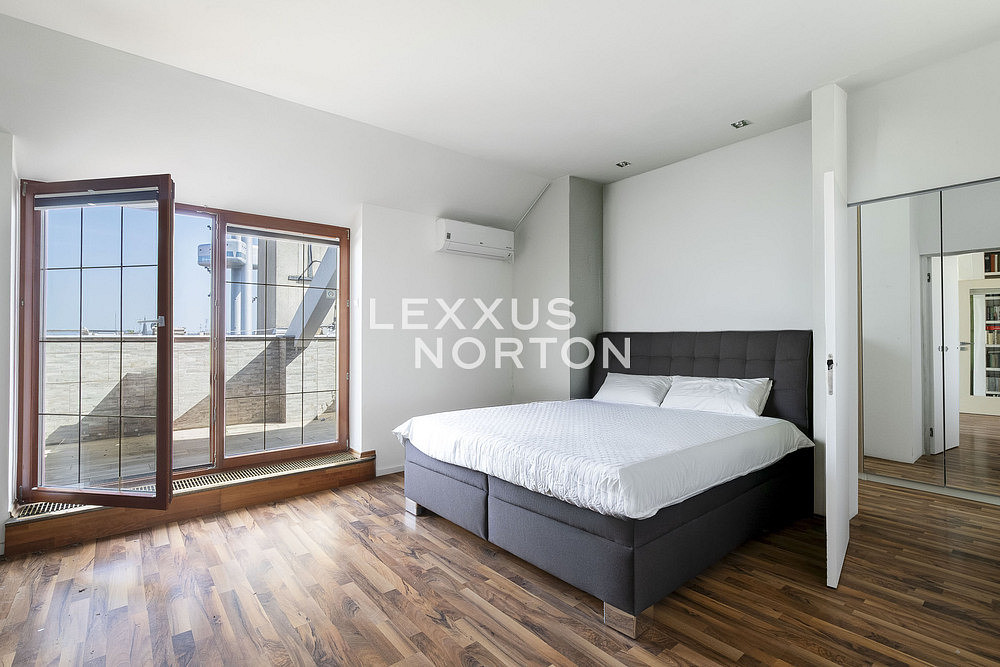 Pronájem bytu 4+kk 150 m² — photo 3