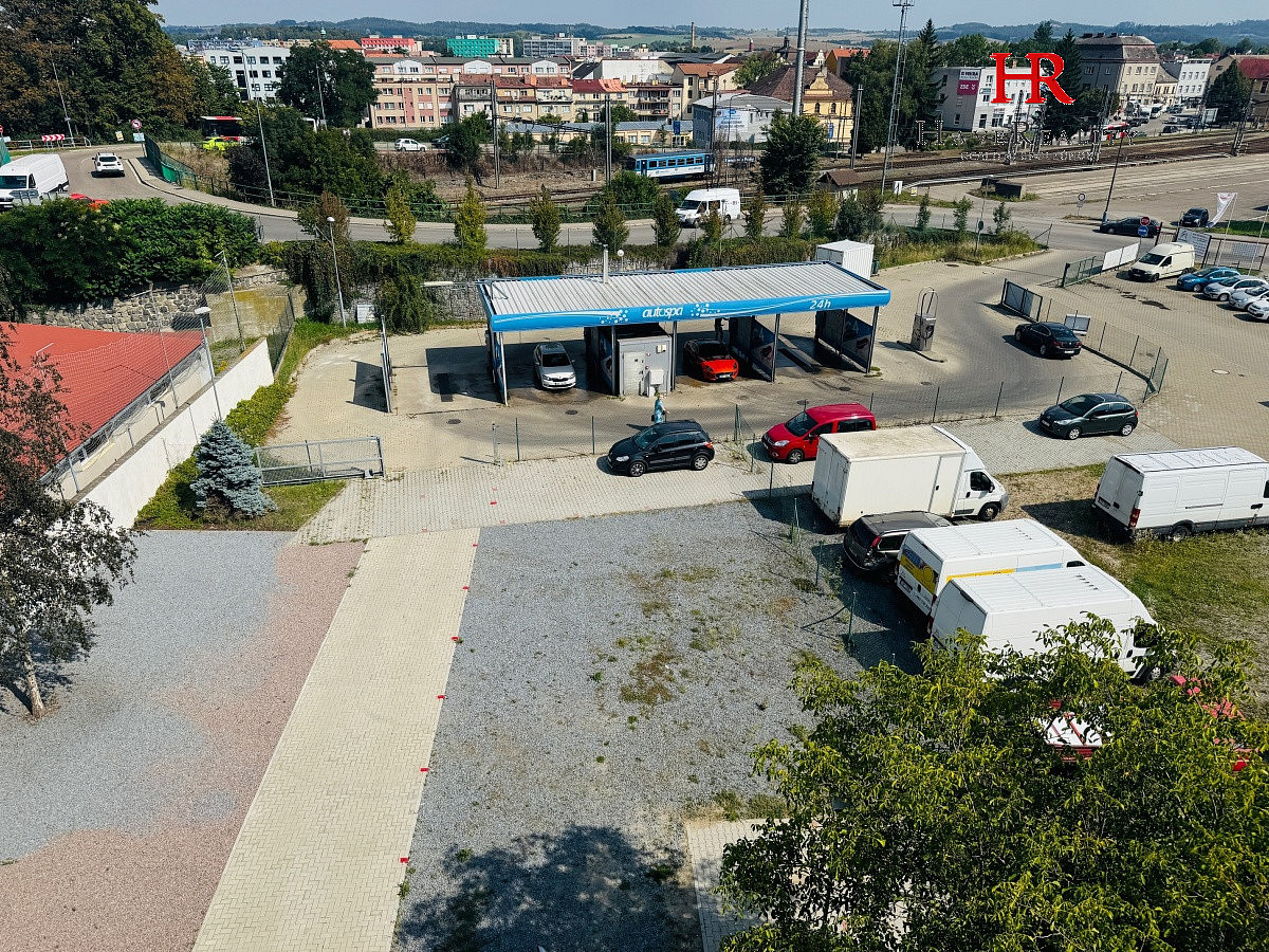 Pronájem venkovního parkovacího stání pro automobil, Benešov. – pohled 2