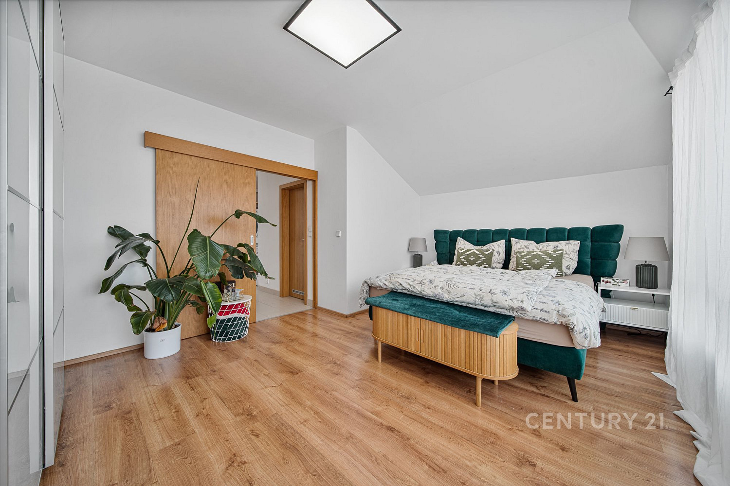 Pronájem bytu 3+kk 110 m² — photo 2