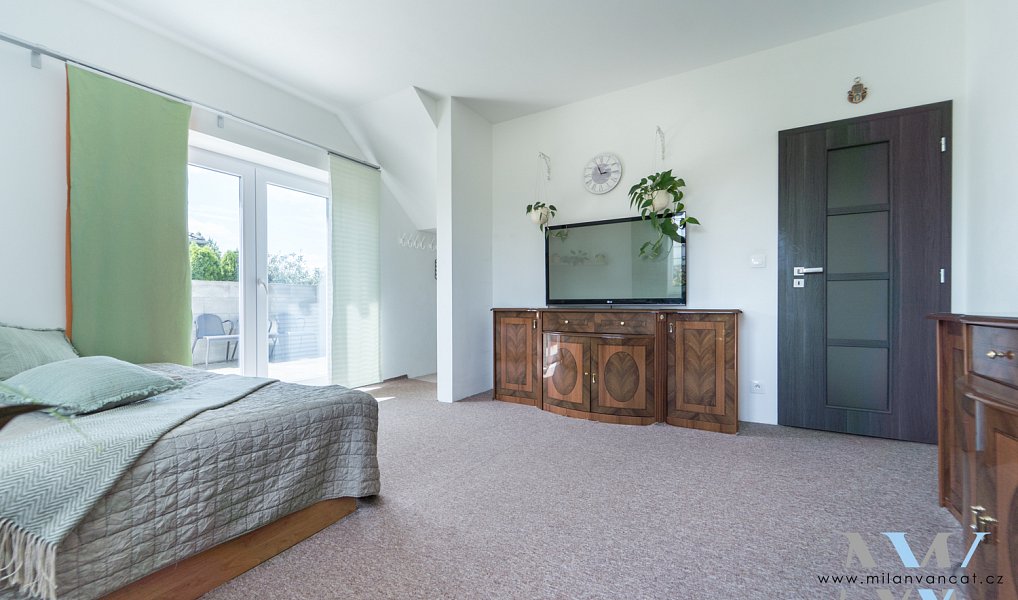 Prodej domu 233 m² s pozemkem 812 m², Zbuzany – náhled fotky 9