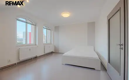 Pronájem bytu 1+kk 35 m²