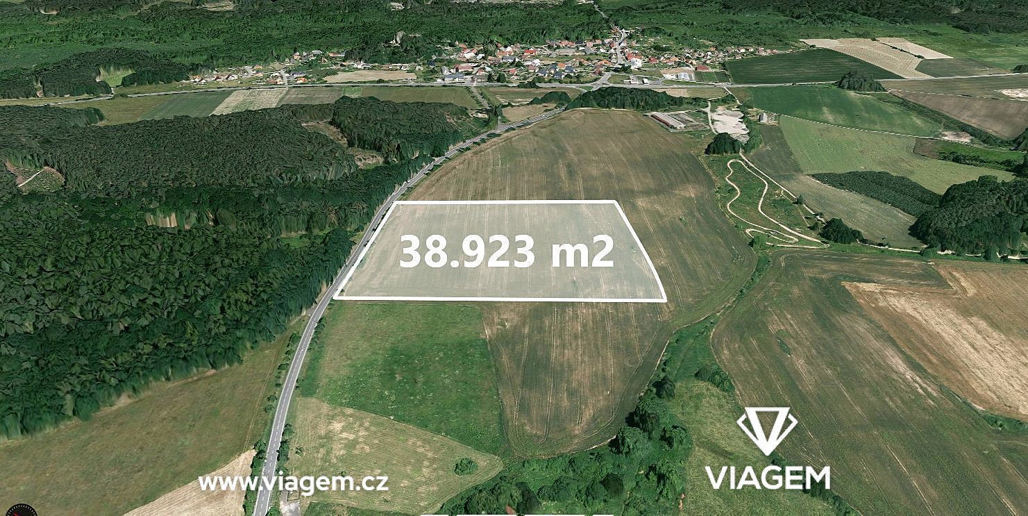 Prodej pole 14 596 m²