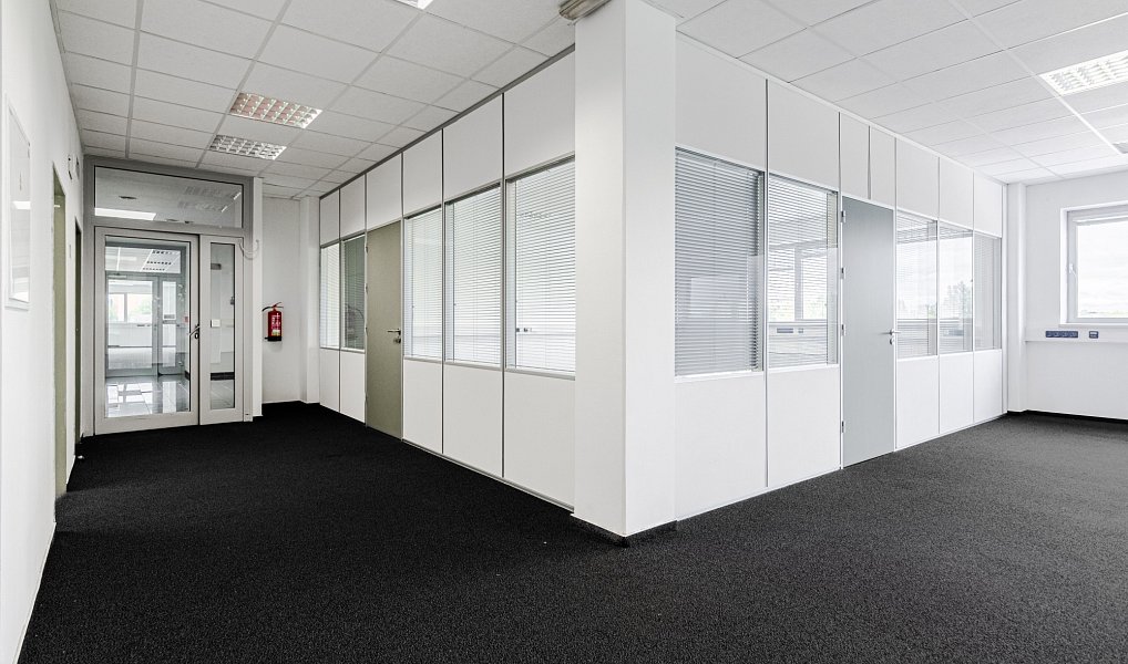 Pronájem kanceláře 225 m², Praha – fotka 1 z 10