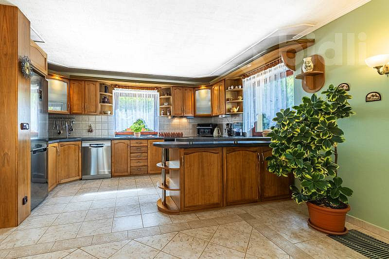 Prodej domu 221 m² s pozemkem 647 m² — photo 2
