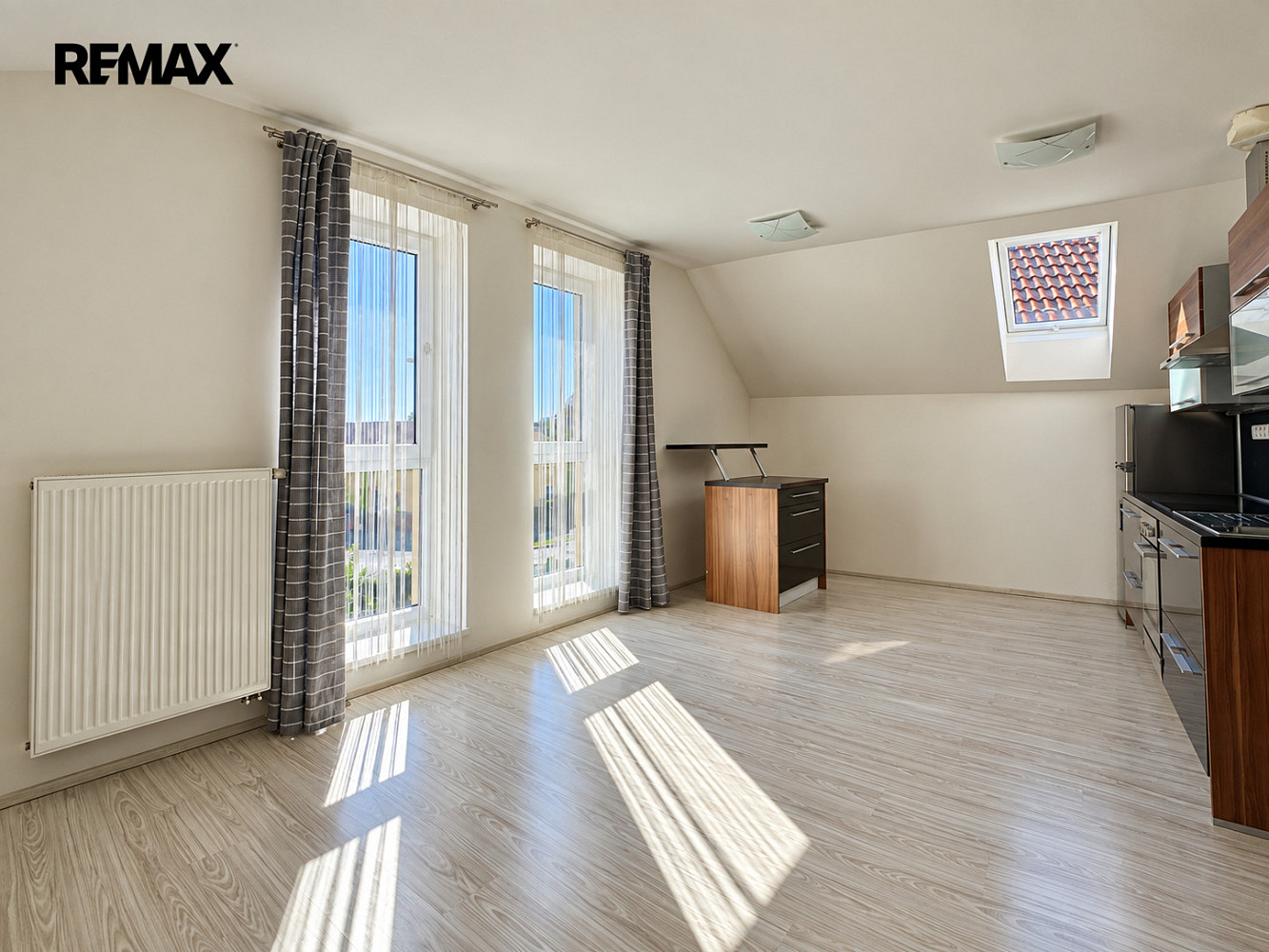 Pronájem bytu 3+kk 74 m² – fotografie 3