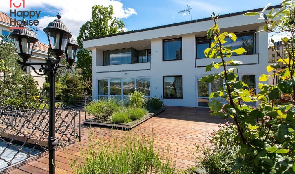 Pronájem domu 240 m² s pozemkem 820 m², Praha – fotka 1 z 25