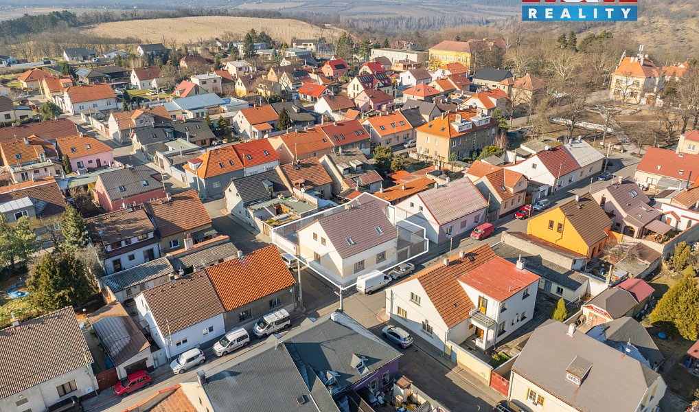 Prodej domu 210 m² s pozemkem 367 m², Vinařice – náhled fotky 2