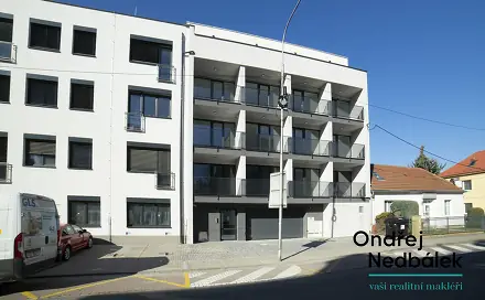 Pronájem garážové stání, 15 m2 - Zlín, Kvítková, Zlín