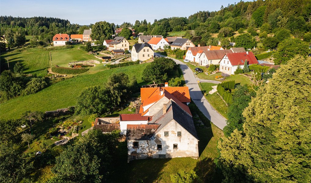 Prodej chalupy 259 m², Horní Stropnice – fotka 1 z 22
