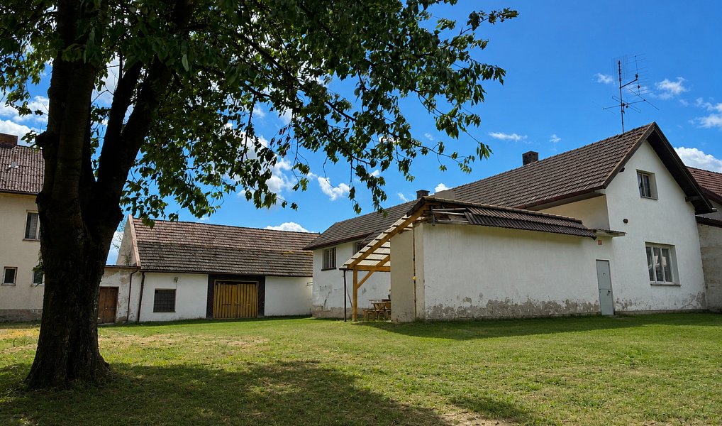 Prodej stavebního pozemku 1 906 m², Ústrašín – náhled fotky 3