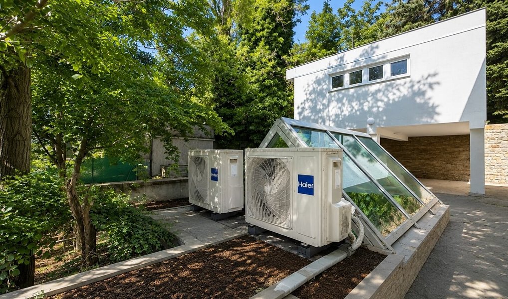 Pronájem domu 1 200 m² s pozemkem 3 532 m², Praha – náhled fotky 50