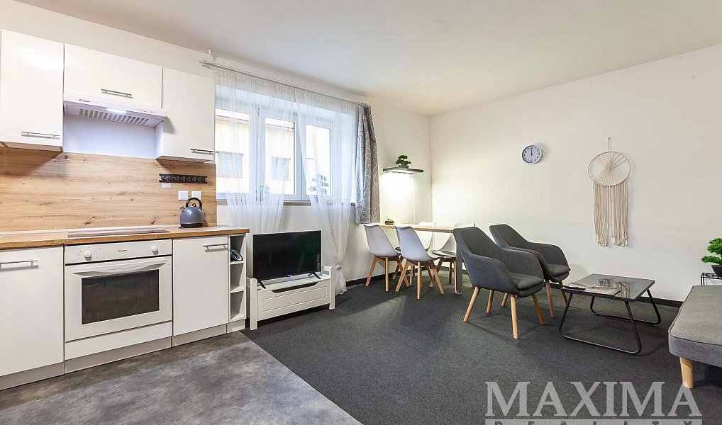 Prodej domu 300 m² s pozemkem 682 m², Desná – náhled fotky 8