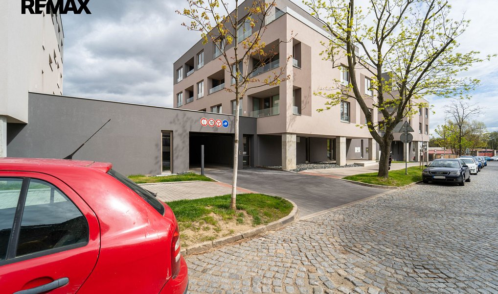 Prodej dvou garážových stání v novém bytové domě, ulice 5. května, Kolín, Kolín – náhled fotky 12