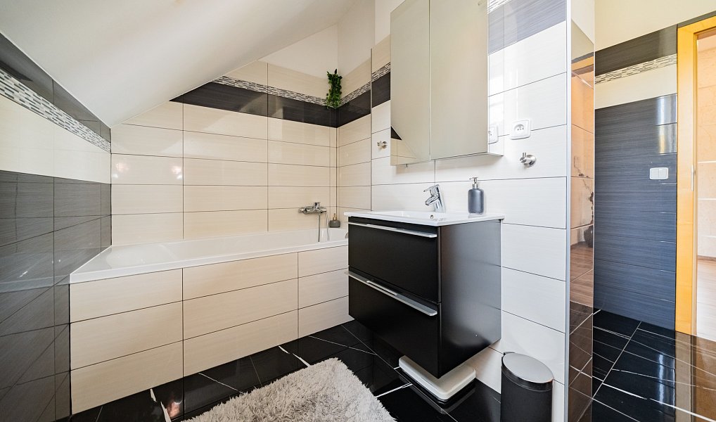 Prodej domu 175 m² s pozemkem 527 m², Dobřejovice – náhled fotky 41