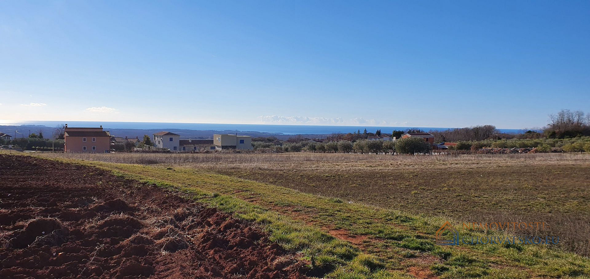 Prodej domu 327 m² s pozemkem 1 011 m² – pohled 4