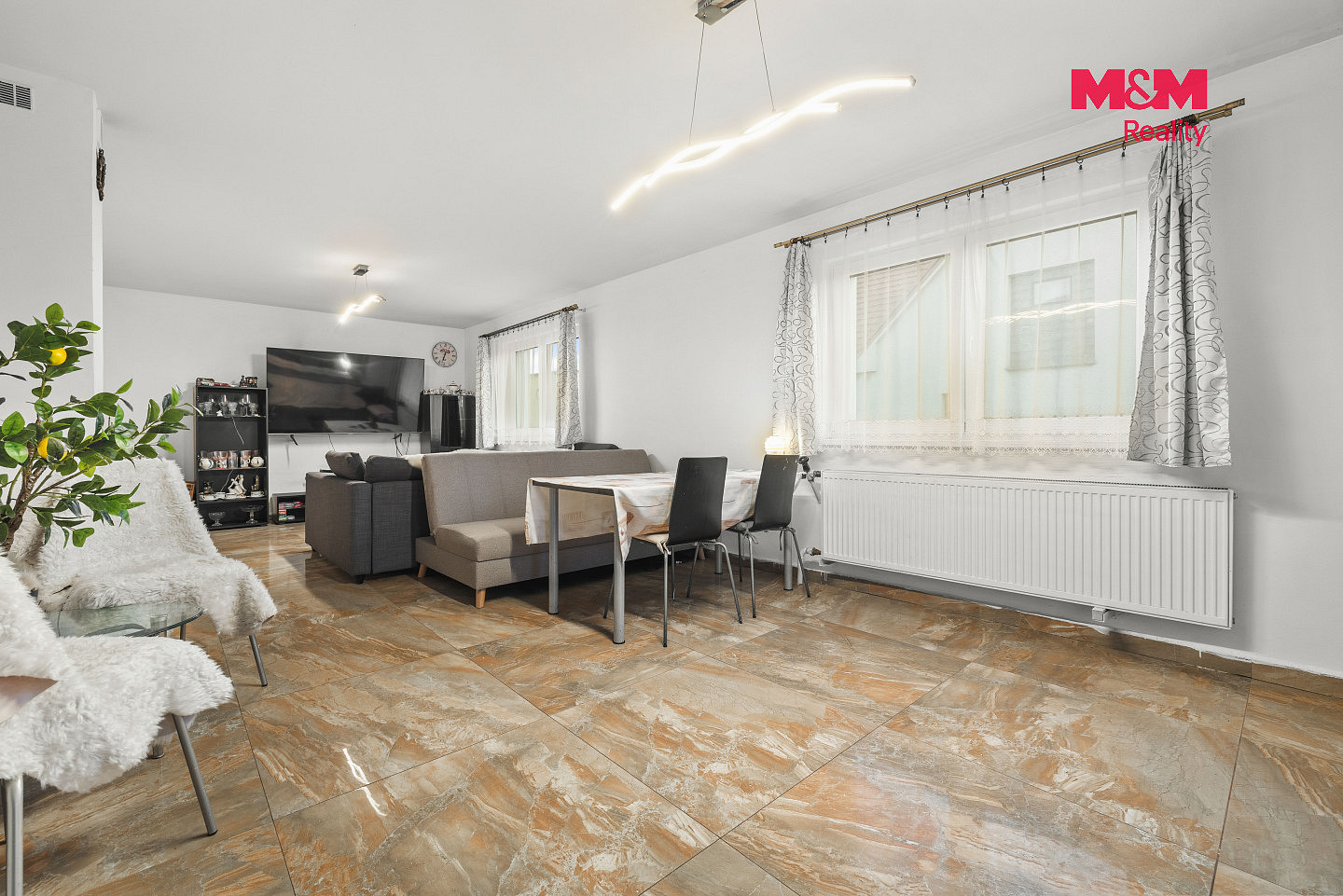 Prodej domu 257 m² s pozemkem 802 m² – fotografie 2