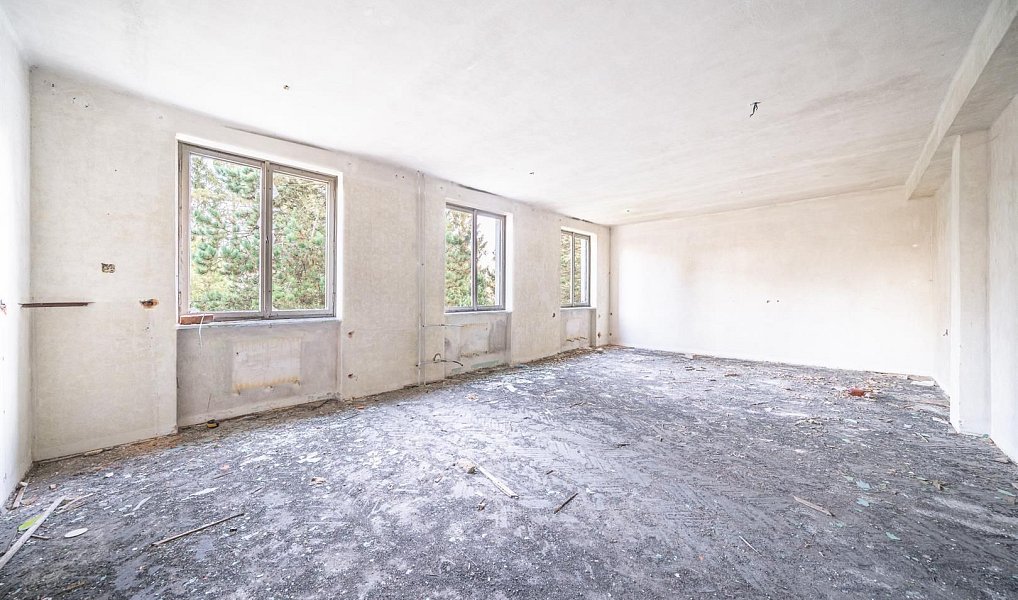 Prodej komerčního objektu (jiného typu) 2 000 m², Pernarec – náhled fotky 10