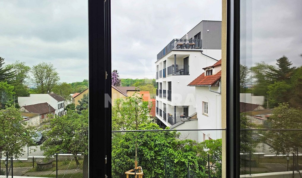 Pronájem bytu 1+kk 32 m², Praha – náhled fotky 2