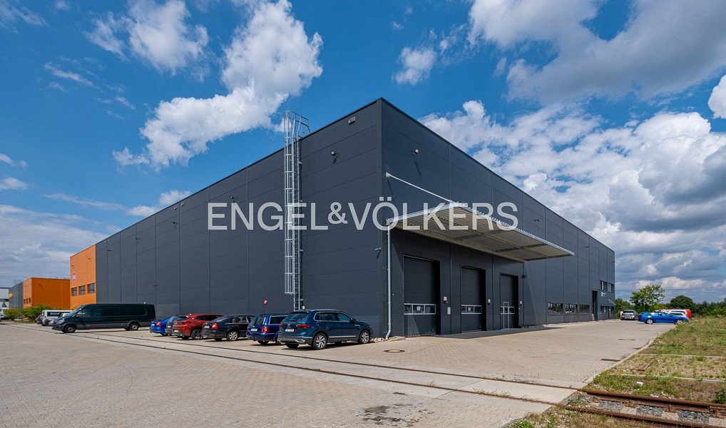 Pronájem skladovacích prostor 1 080 m², Zápy – fotka 1 z 5