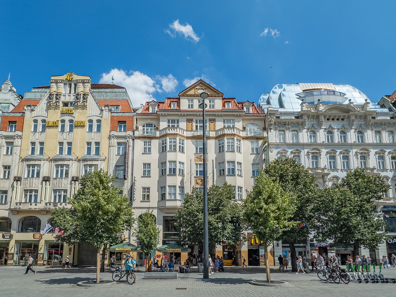Pronájem kanceláře 238 m²