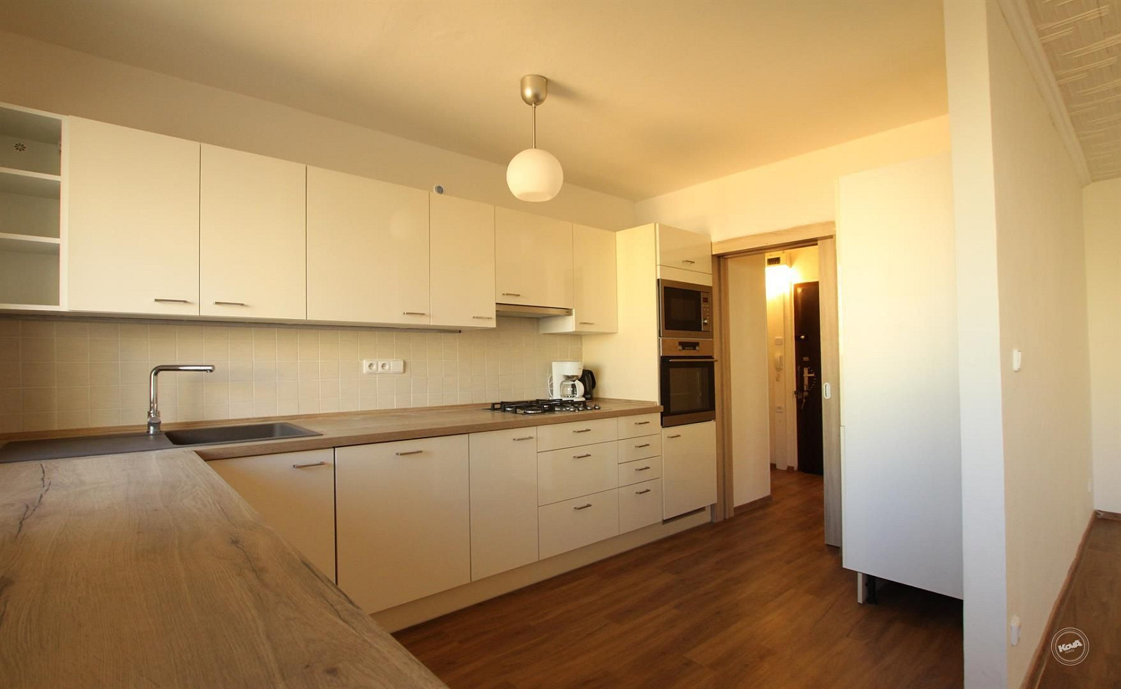 Pronájem bytu 4+kk 82 m² — photo 2
