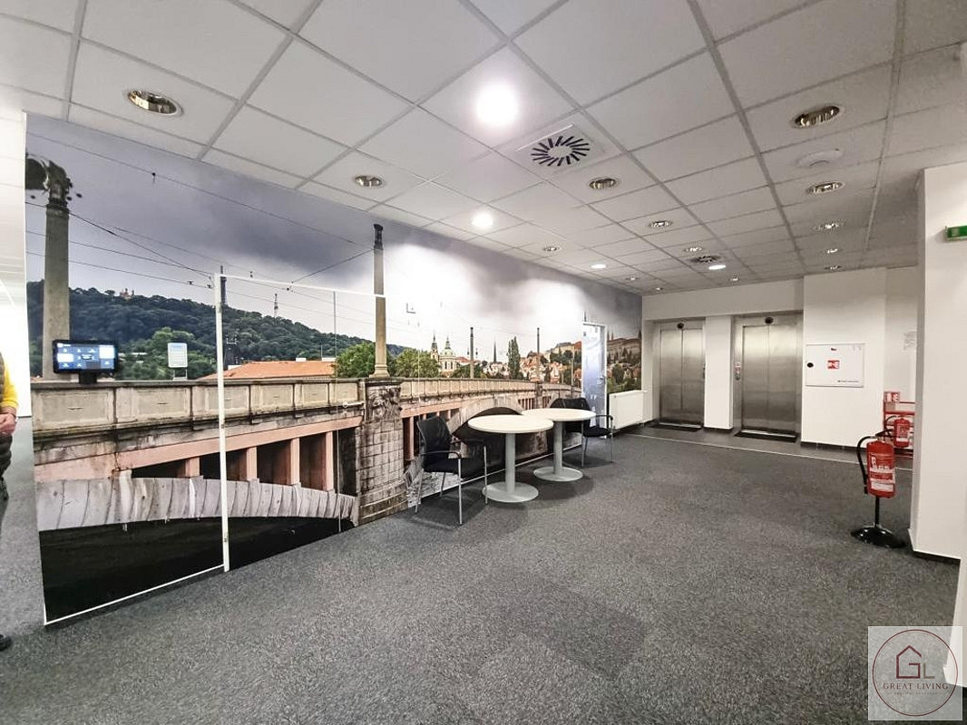 Pronájem kanceláře 714 m² – fotografie 3