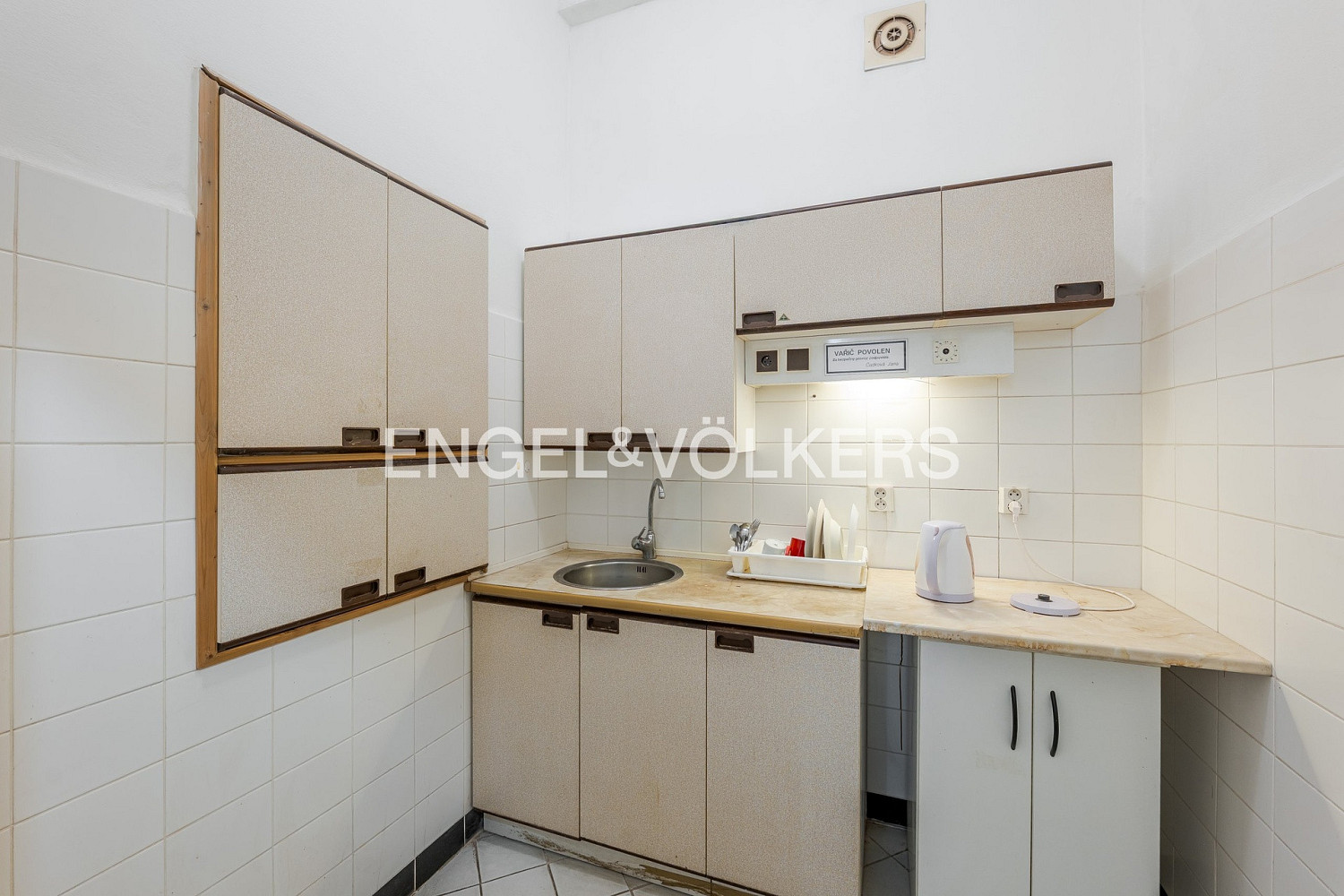 Pronájem kanceláře 22 m² – pohled 4